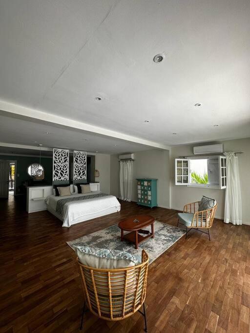 Villa Cotzot, 3 Chambres, Pieds Dans L'eau